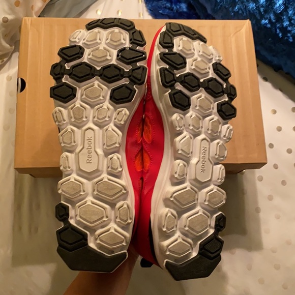 MEN’s REEBOK Running Shoe (RED) size 10 - Picture 3 of 7